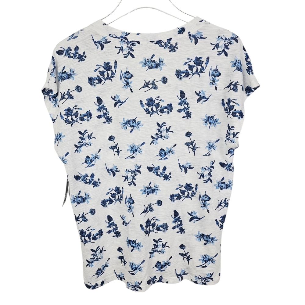 Lucky Brand White Blue Floral V-neck Cotton Blend T-shirt NWT - Picture 2 of 9